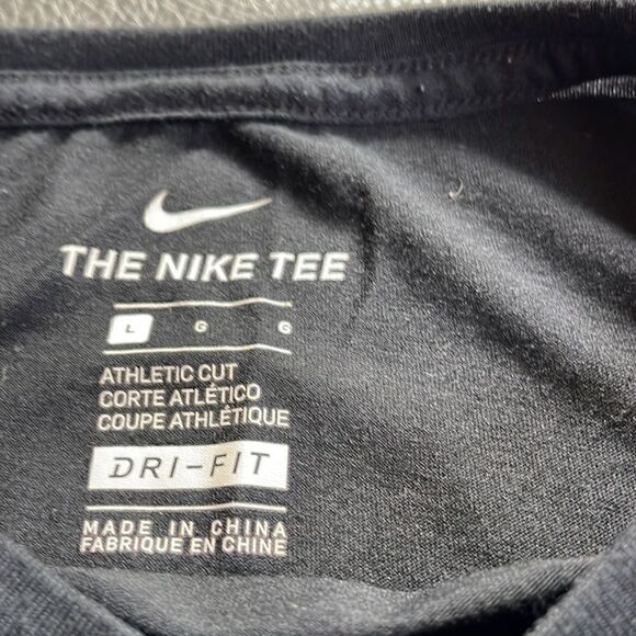 Nike dri-fit mens large long sleeved shirt, nice logo on front. - Picture 4 of 7